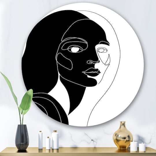Designart - Retro Monochrome Minimal Portrait of Young Woman - Modern Metal Circle Wall Art
